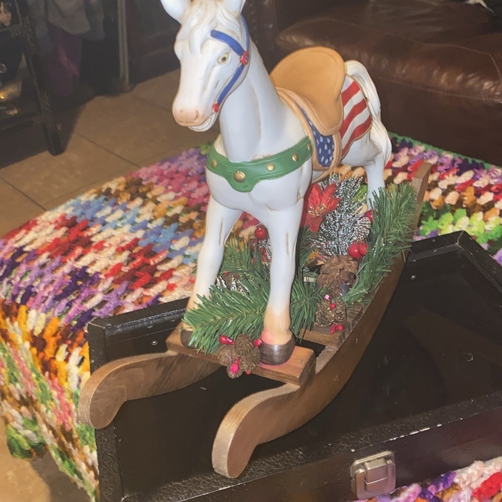 Vintage large rocking horse, holiday, patriotic saddle - Picture 3 of 5
